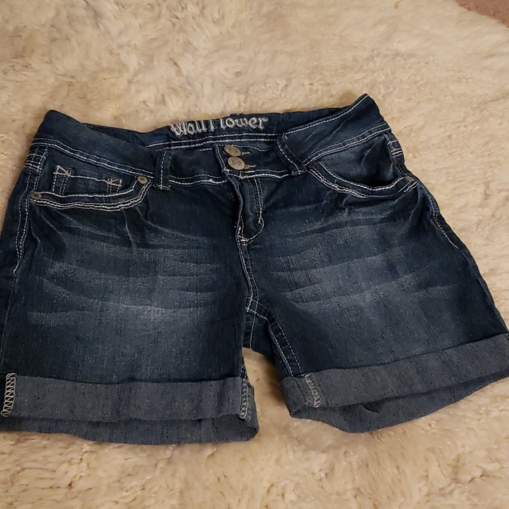 Wallflower Short